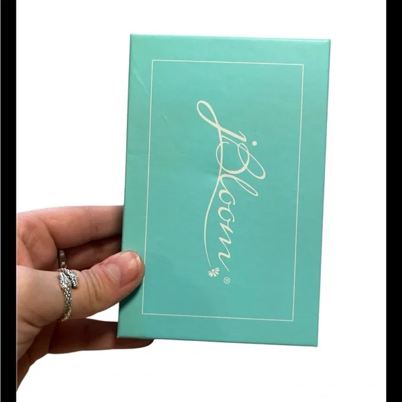 J Bloom Vintage Style Gold Chain W Teal Beads And Floral Pendant NWOT - Picture 3 of 3